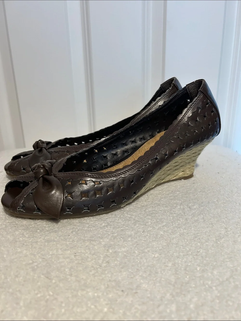 Vintage AEROSOLES Dark Brown Bow Peep-Toe Wedge Women's 8.5M